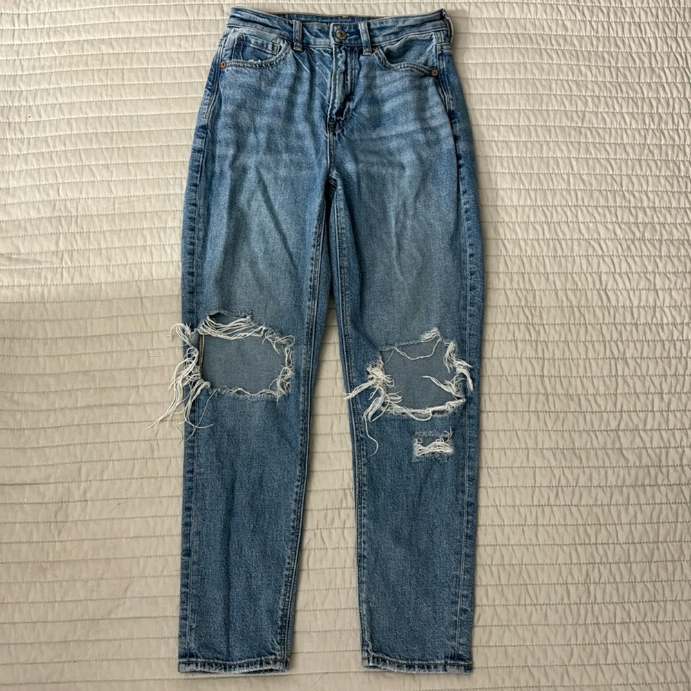 American Eagle High rise distressed mom jeans Size 0